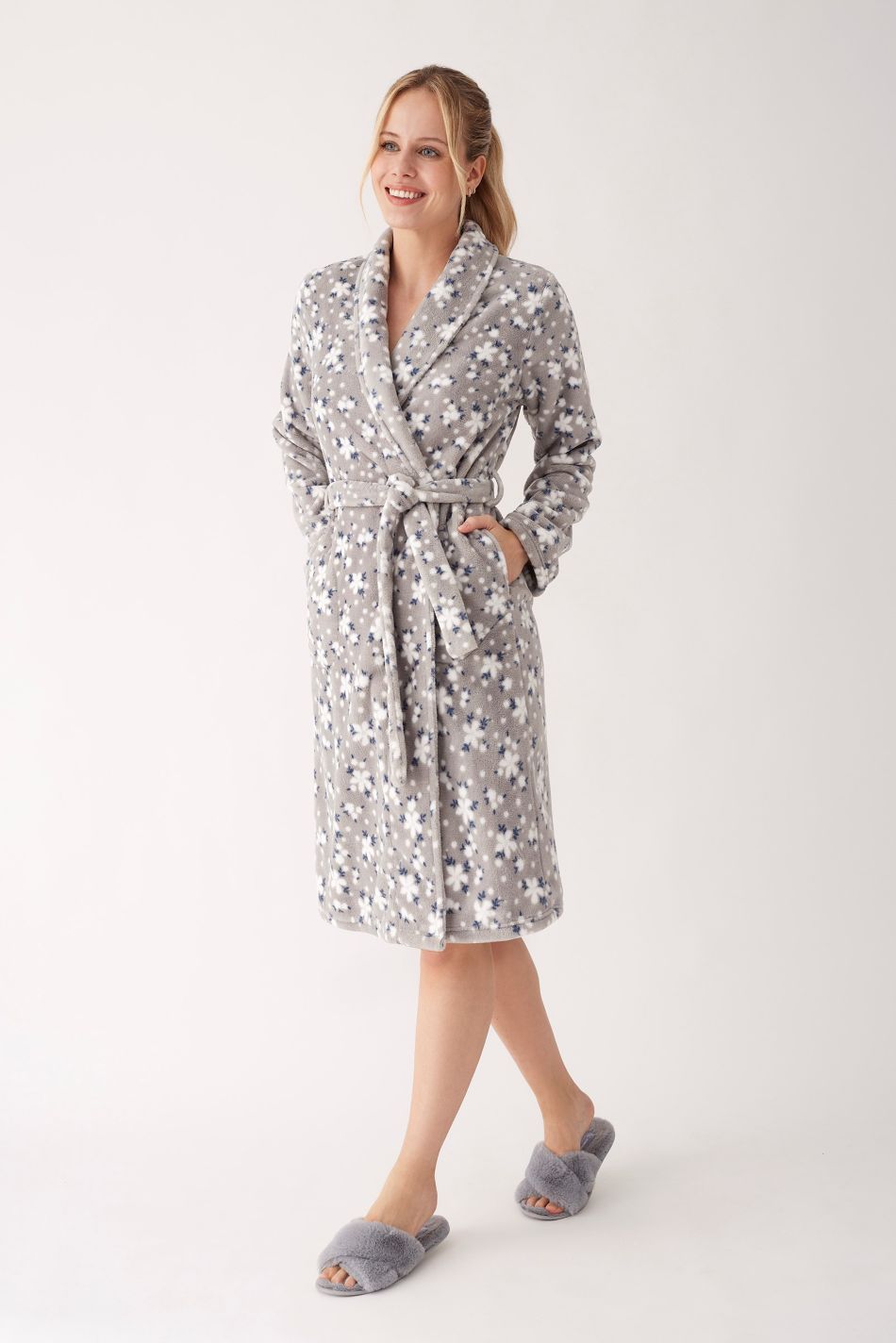 Vestaglia donna 20684  sciallata con collo tondeggiante in micropile